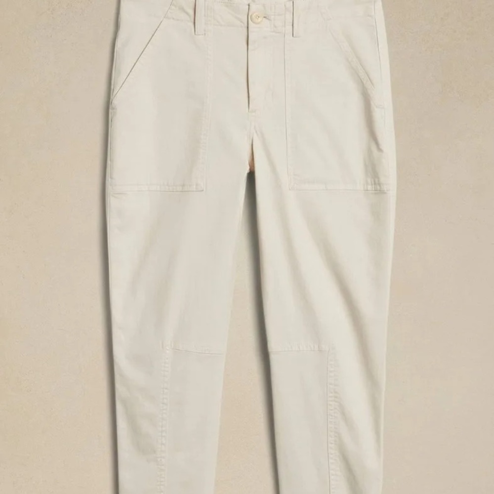 Banana Republic off-white mid-rise slim cargo pants (size 2)